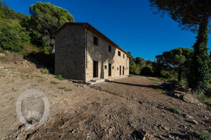 Image No.17-3 Bed Farmhouse for sale