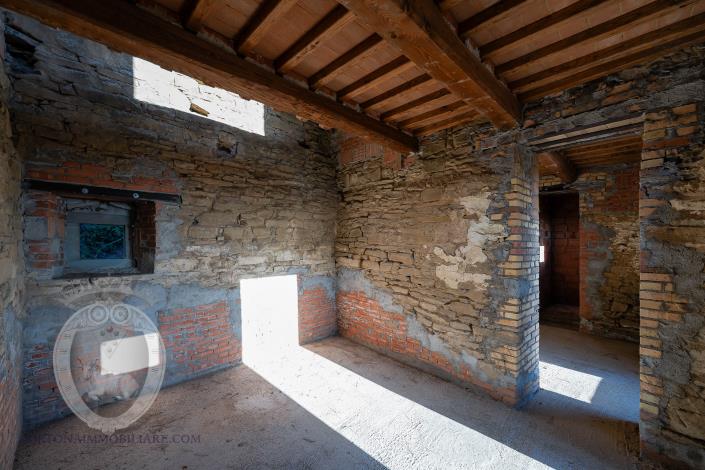 Image No.28-3 Bed Farmhouse for sale