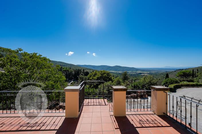 Image No.3-8 Bed Farmhouse for sale