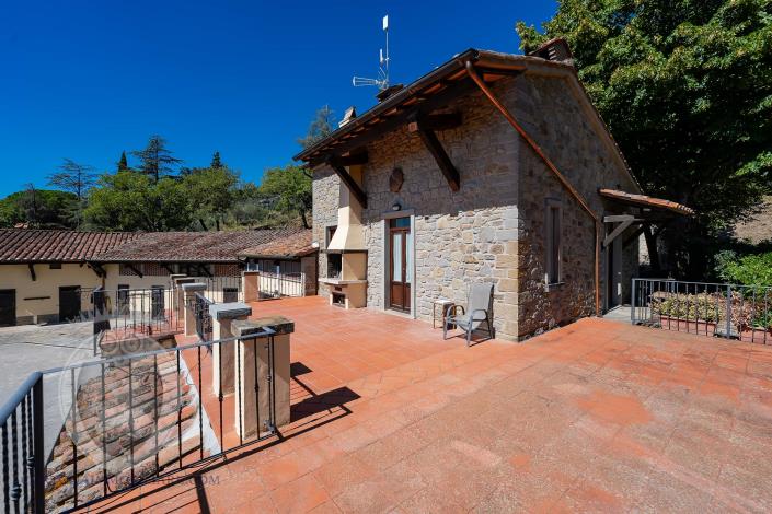 Image No.6-8 Bed Farmhouse for sale