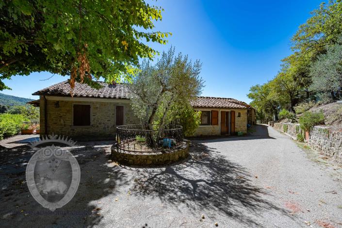 Image No.8-8 Bed Farmhouse for sale