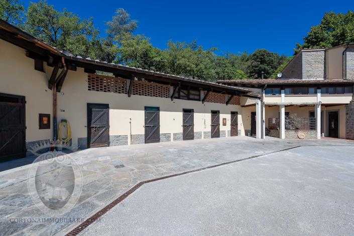 Image No.11-8 Bed Farmhouse for sale