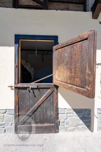 Image No.13-8 Bed Farmhouse for sale