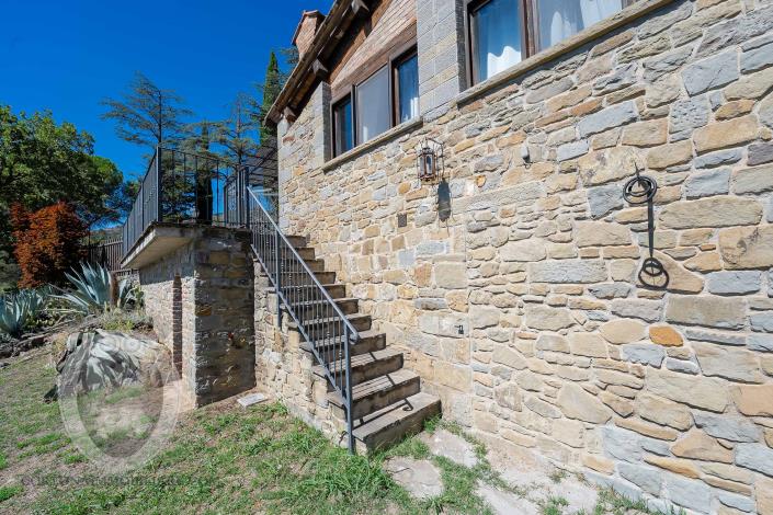 Image No.14-8 Bed Farmhouse for sale