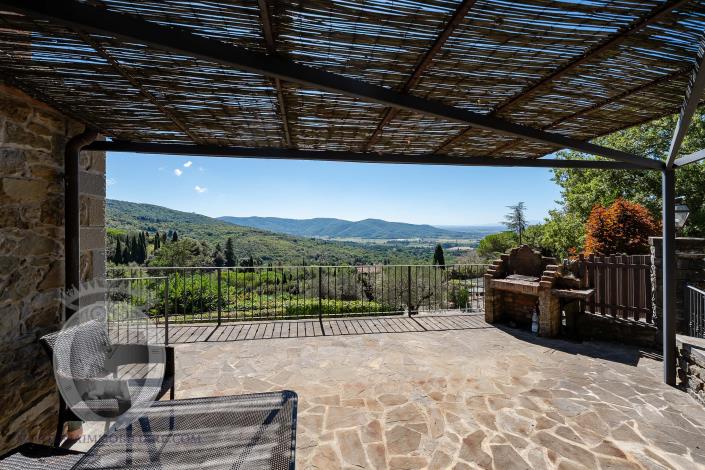 Image No.15-8 Bed Farmhouse for sale