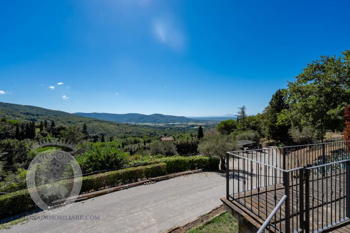 Image No.17-8 Bed Farmhouse for sale