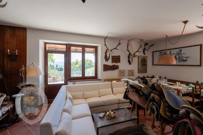 Image No.27-8 Bed Farmhouse for sale