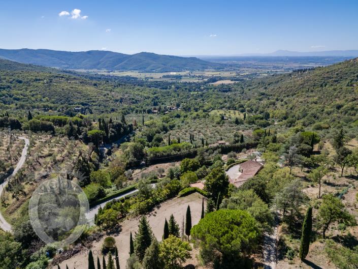 Image No.40-8 Bed Farmhouse for sale