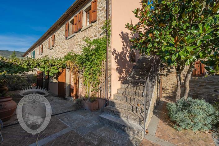 Image No.2-3 Bed Farmhouse for sale