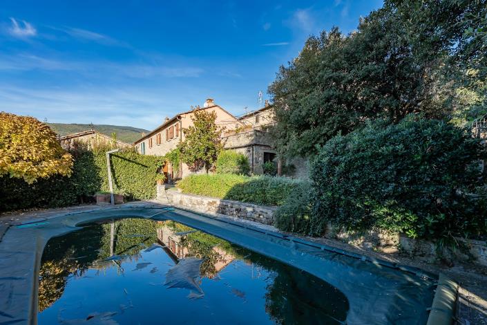 Image No.1-3 Bed Farmhouse for sale