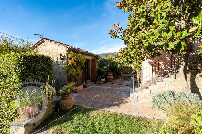 Image No.7-3 Bed Farmhouse for sale