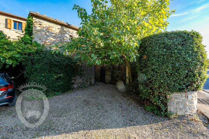 Image No.9-3 Bed Farmhouse for sale