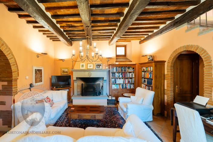 Image No.11-3 Bed Farmhouse for sale