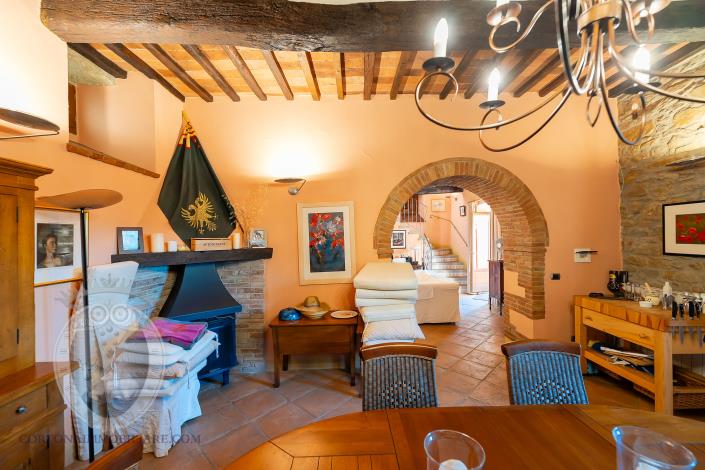 Image No.17-3 Bed Farmhouse for sale