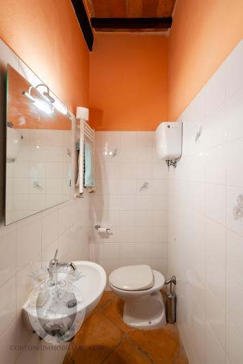 Image No.19-3 Bed Farmhouse for sale