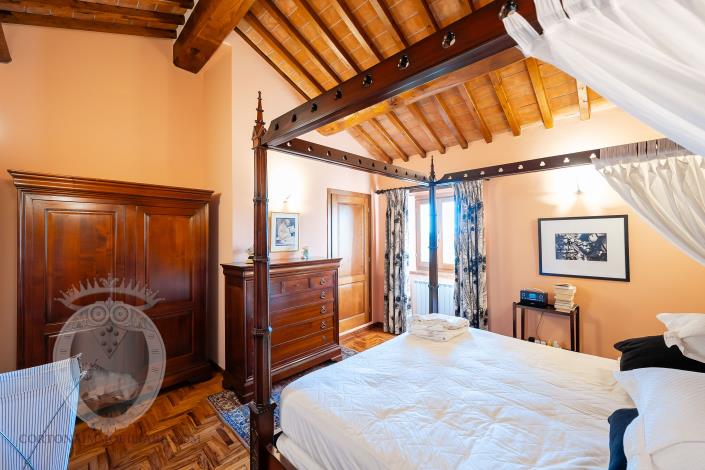 Image No.26-3 Bed Farmhouse for sale