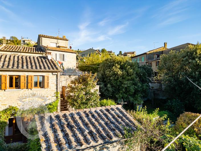 Image No.42-3 Bed Farmhouse for sale