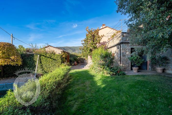 Image No.6-5 Bed Farmhouse for sale