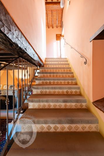 Image No.20-5 Bed Farmhouse for sale