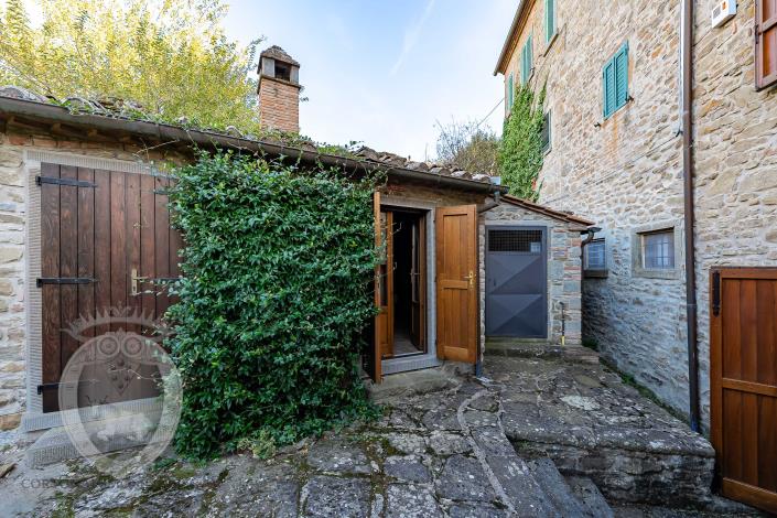 Image No.41-5 Bed Farmhouse for sale