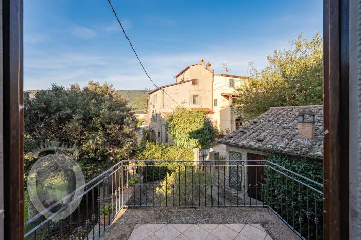 Image No.45-5 Bed Farmhouse for sale