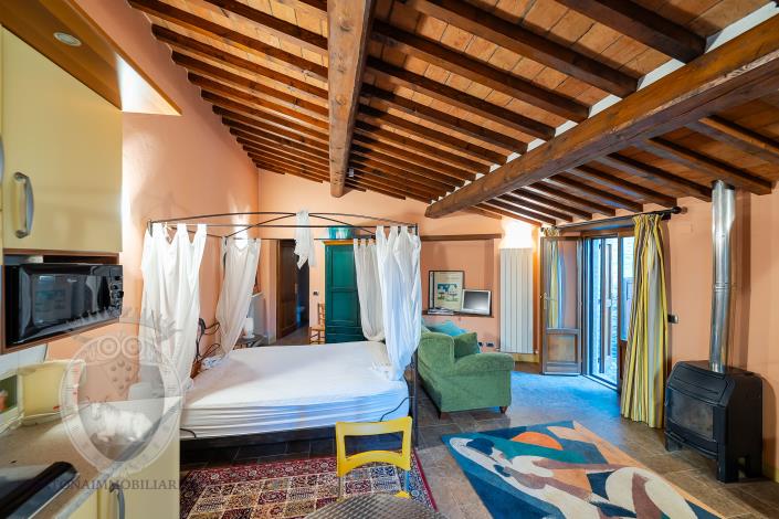 Image No.52-5 Bed Farmhouse for sale