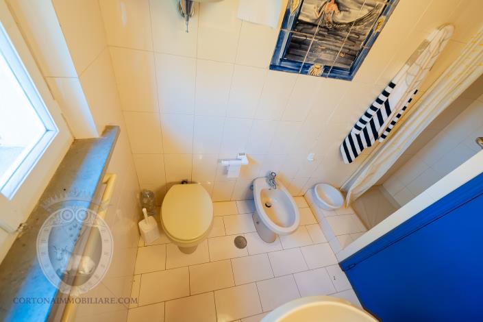 Image No.19-1 Bed Farmhouse for sale