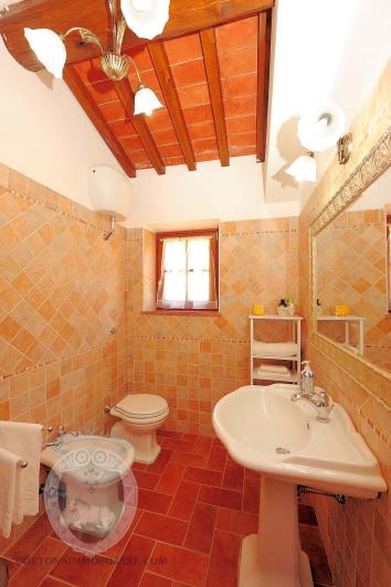 Image No.18-4 Bed Farmhouse for sale