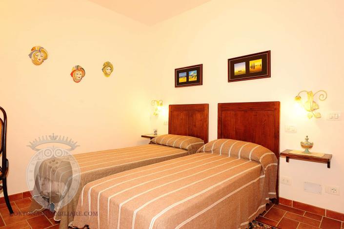 Image No.27-4 Bed Farmhouse for sale