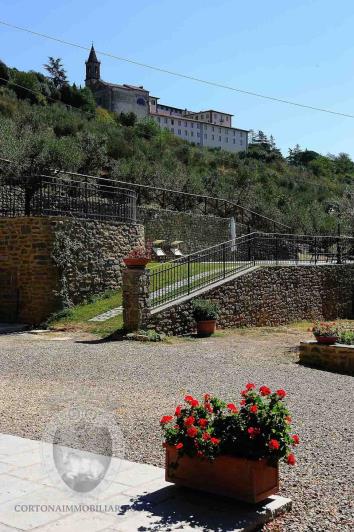 Image No.32-4 Bed Farmhouse for sale