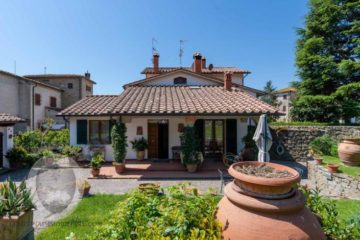 Image No.6-3 Bed Farmhouse for sale