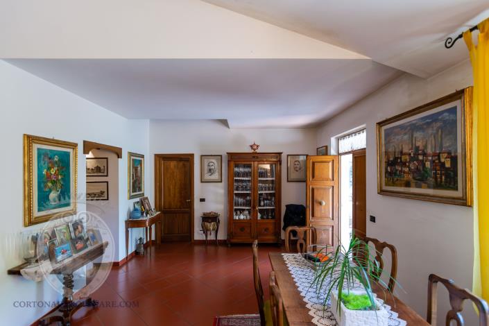 Image No.11-3 Bed Farmhouse for sale