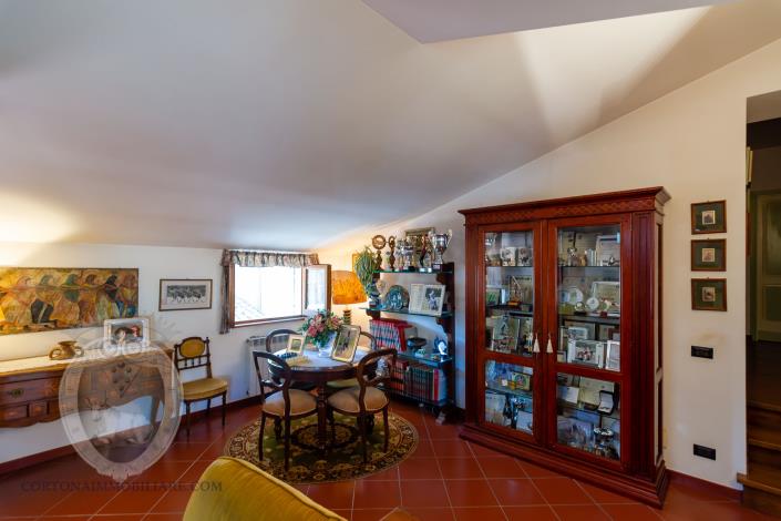 Image No.18-3 Bed Farmhouse for sale