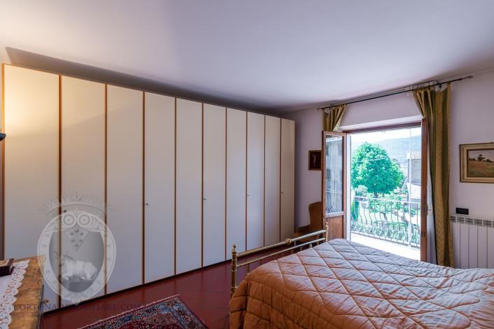 Image No.22-3 Bed Farmhouse for sale