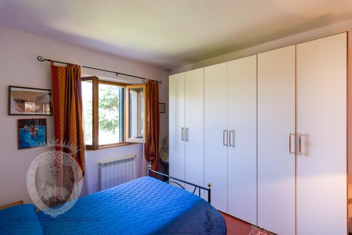 Image No.28-3 Bed Farmhouse for sale