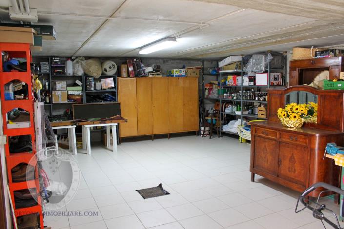 Image No.42-3 Bed Farmhouse for sale