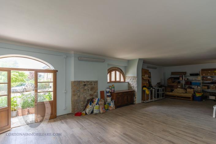 Image No.13-3 Bed Farmhouse for sale