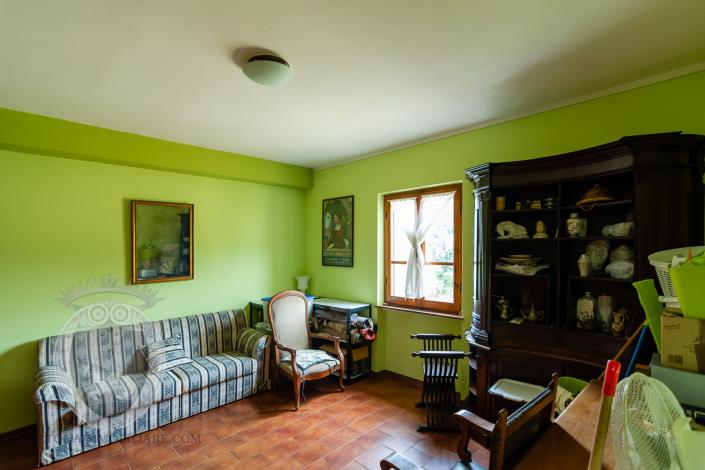 Image No.18-3 Bed Farmhouse for sale