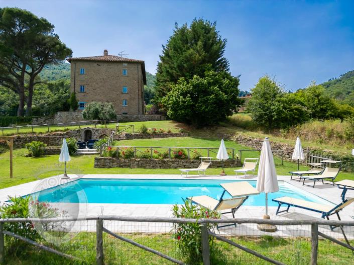 Image No.4-12 Bed Farmhouse for sale