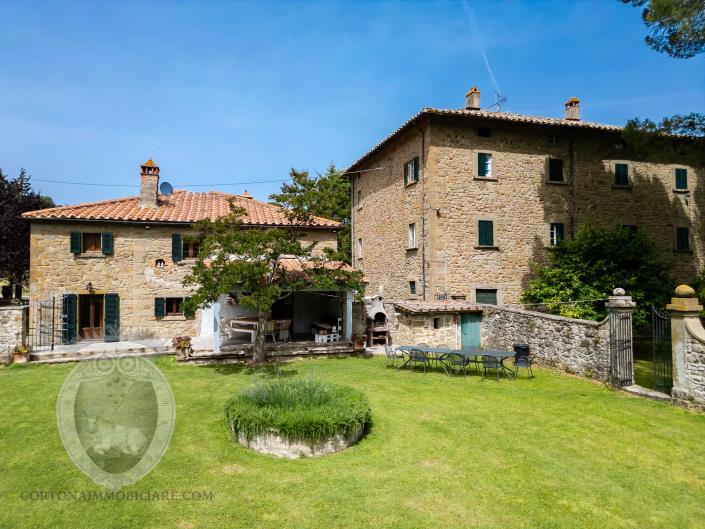 Image No.13-12 Bed Farmhouse for sale