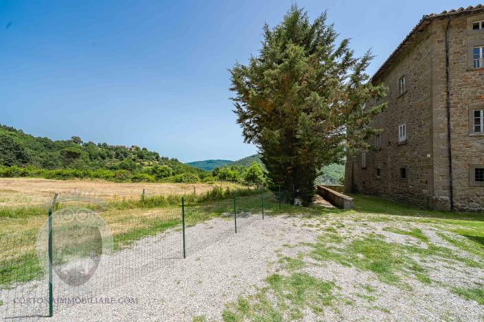 Image No.16-12 Bed Farmhouse for sale