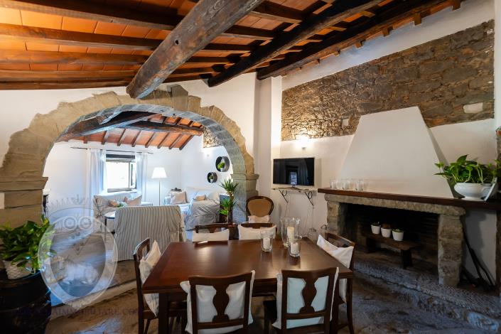 Image No.18-12 Bed Farmhouse for sale