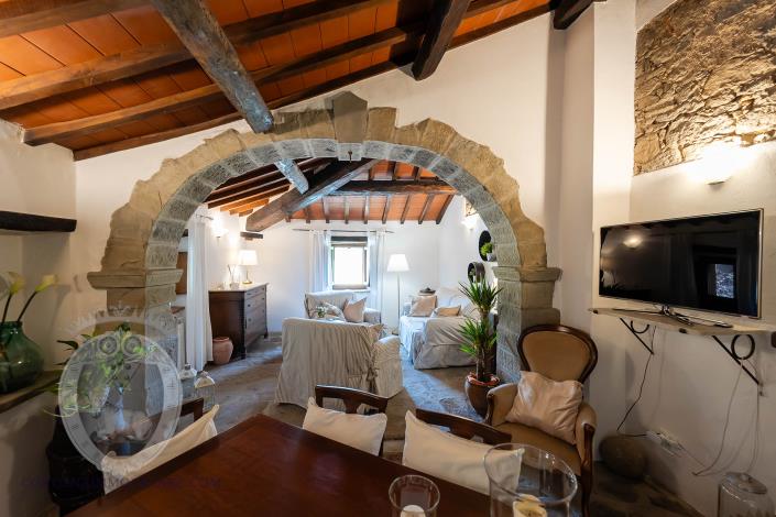 Image No.19-12 Bed Farmhouse for sale