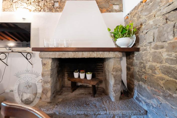 Image No.20-12 Bed Farmhouse for sale