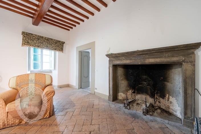 Image No.58-12 Bed Farmhouse for sale