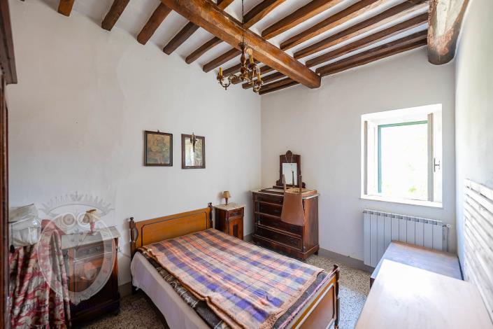 Image No.12-5 Bed Farmhouse for sale