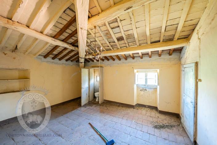 Image No.19-5 Bed Farmhouse for sale