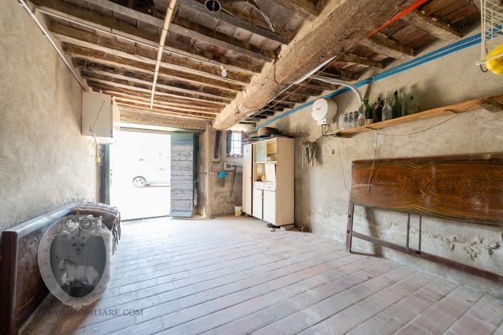 Image No.25-5 Bed Farmhouse for sale