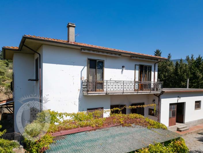 Image No.9-4 Bed Farmhouse for sale