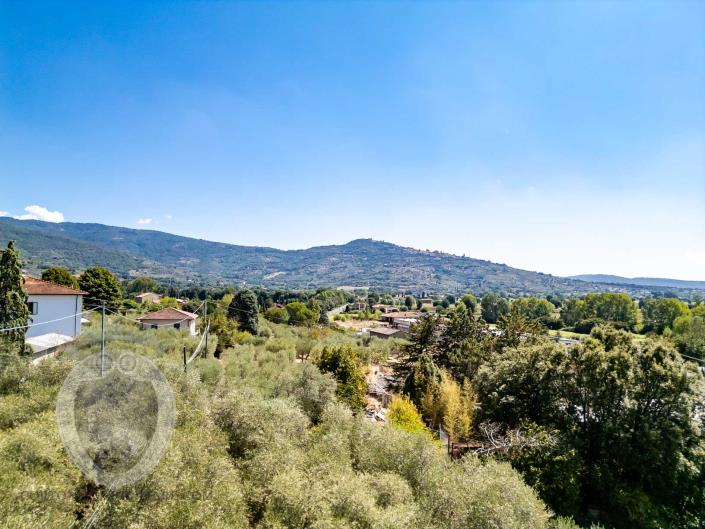 Image No.14-4 Bed Farmhouse for sale